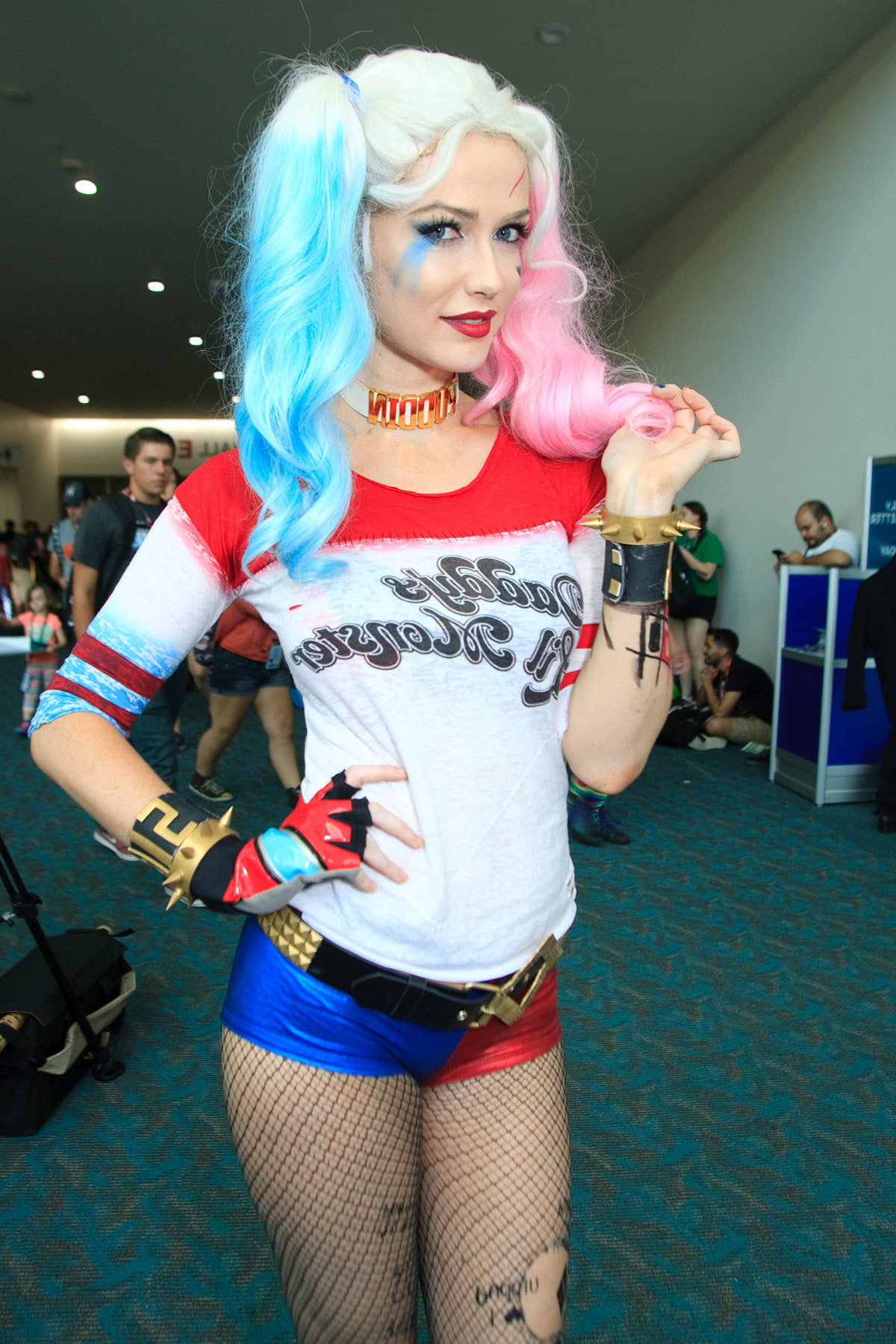 Harley Quinn Kostüm, Frisuren und Schminken
