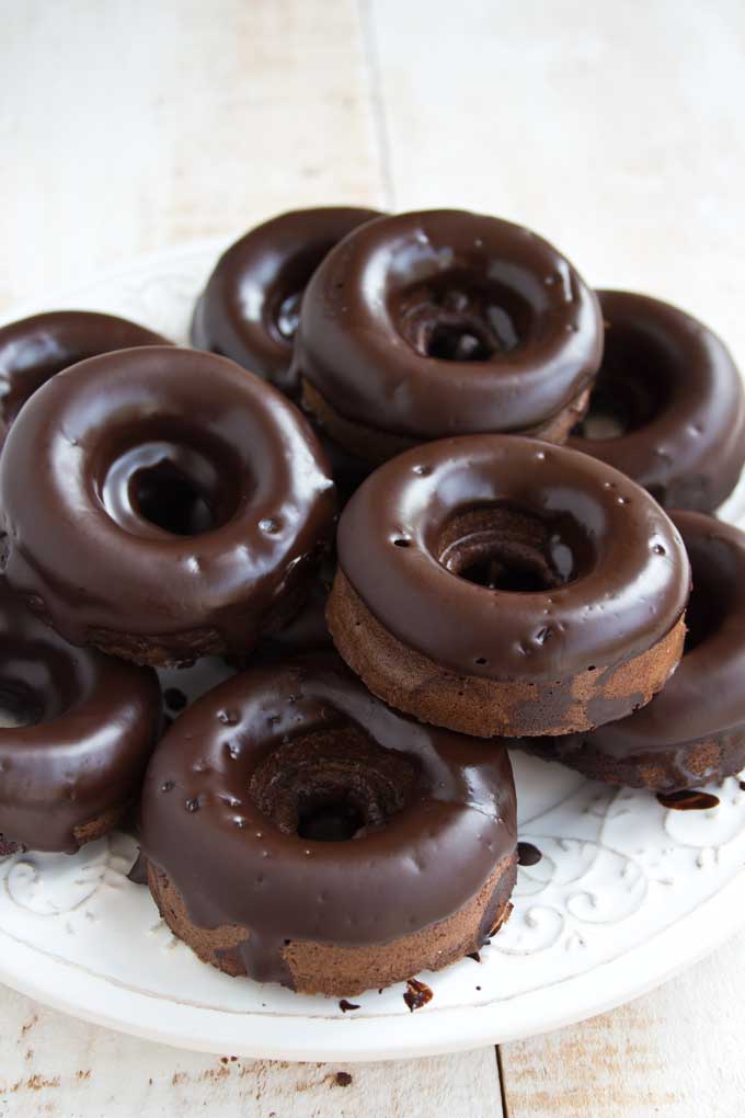 Donuts mit dunklem Schokolade
