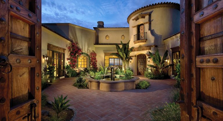 Innenhof Spanischer Häuser: Moderne und klassische Inspirationen ...
