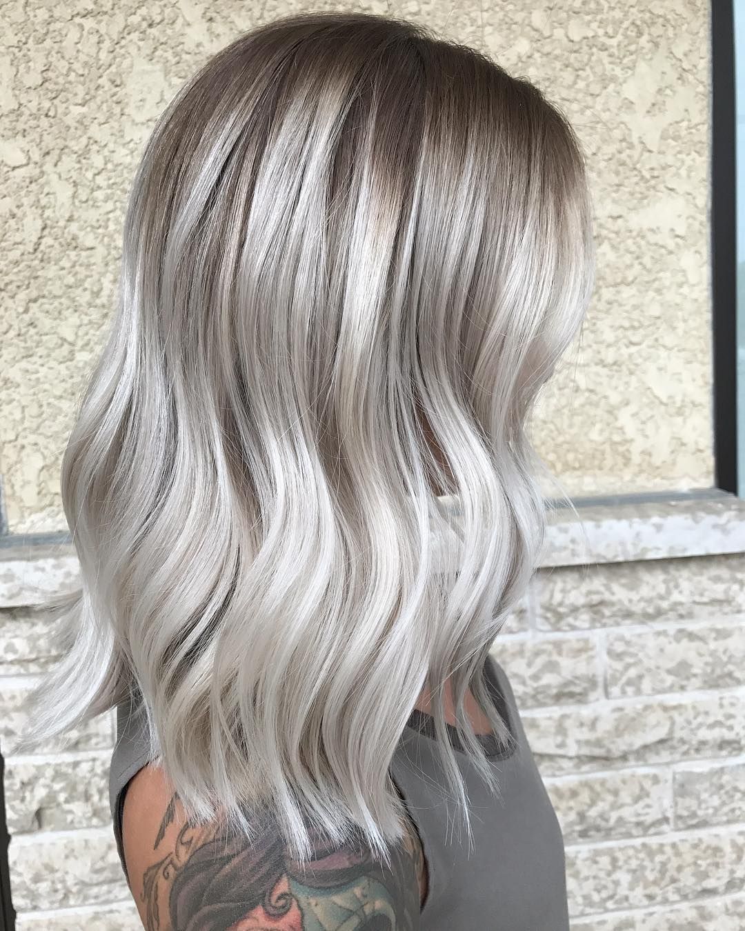 Haare Weiß färben mit Ombre Grau Effekt 