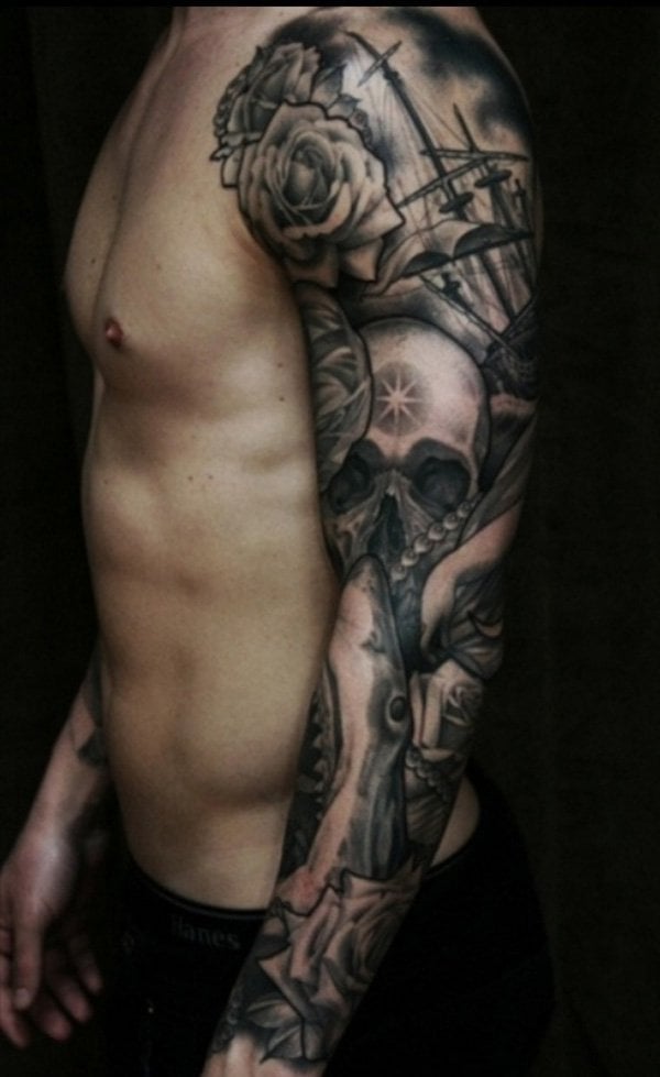 Tattoo Arm Mann groß kompliziert