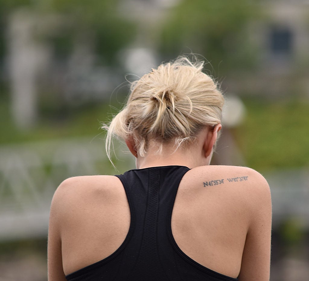 Frauen Tattoo Rücken Tattoo Koordinaten Tattoo