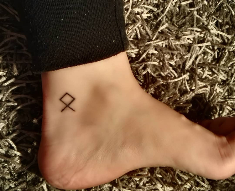 Runen Tattoo Knöchel Othale