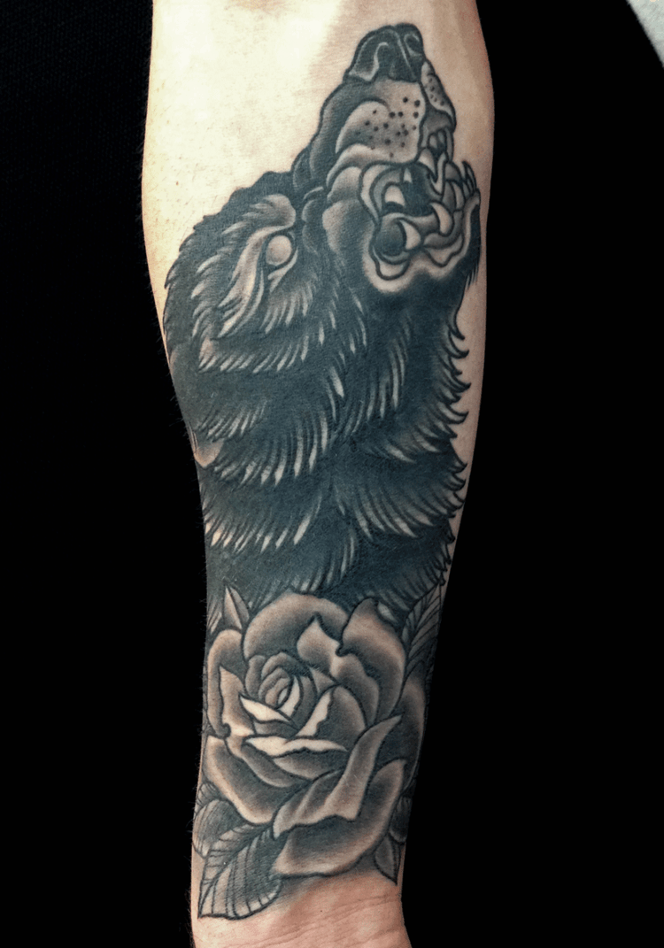 Wolf Tattoo schwarz Rose Mann