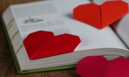 Origami Herz als Lesezeichen verwenden