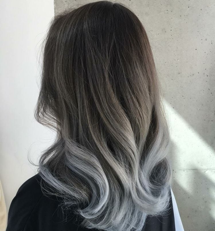 bunte Haare färben die Trendfarbe Grau