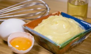 Mayonnaise selber machen klassisches Rezept mit Eiern