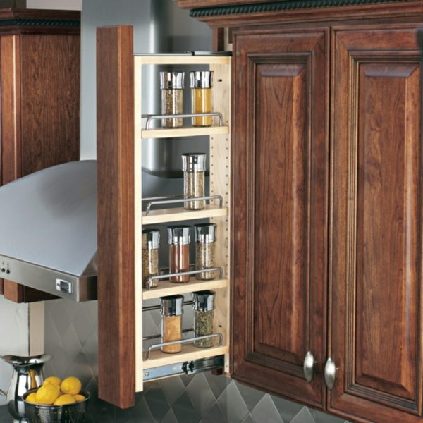 Apothekerschrank in der Küche sorgt für mehr Stauraum