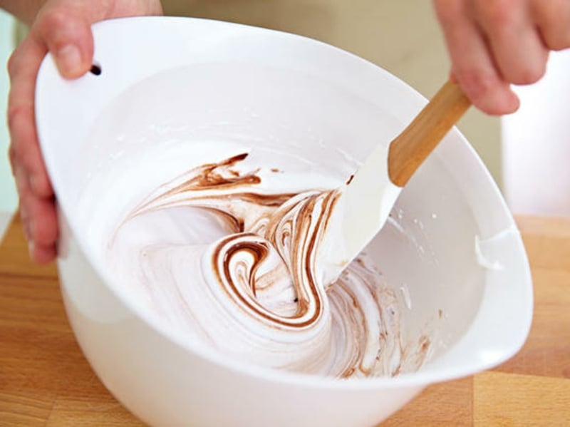 Baisers marmorieren Schokolade geschmolzen
