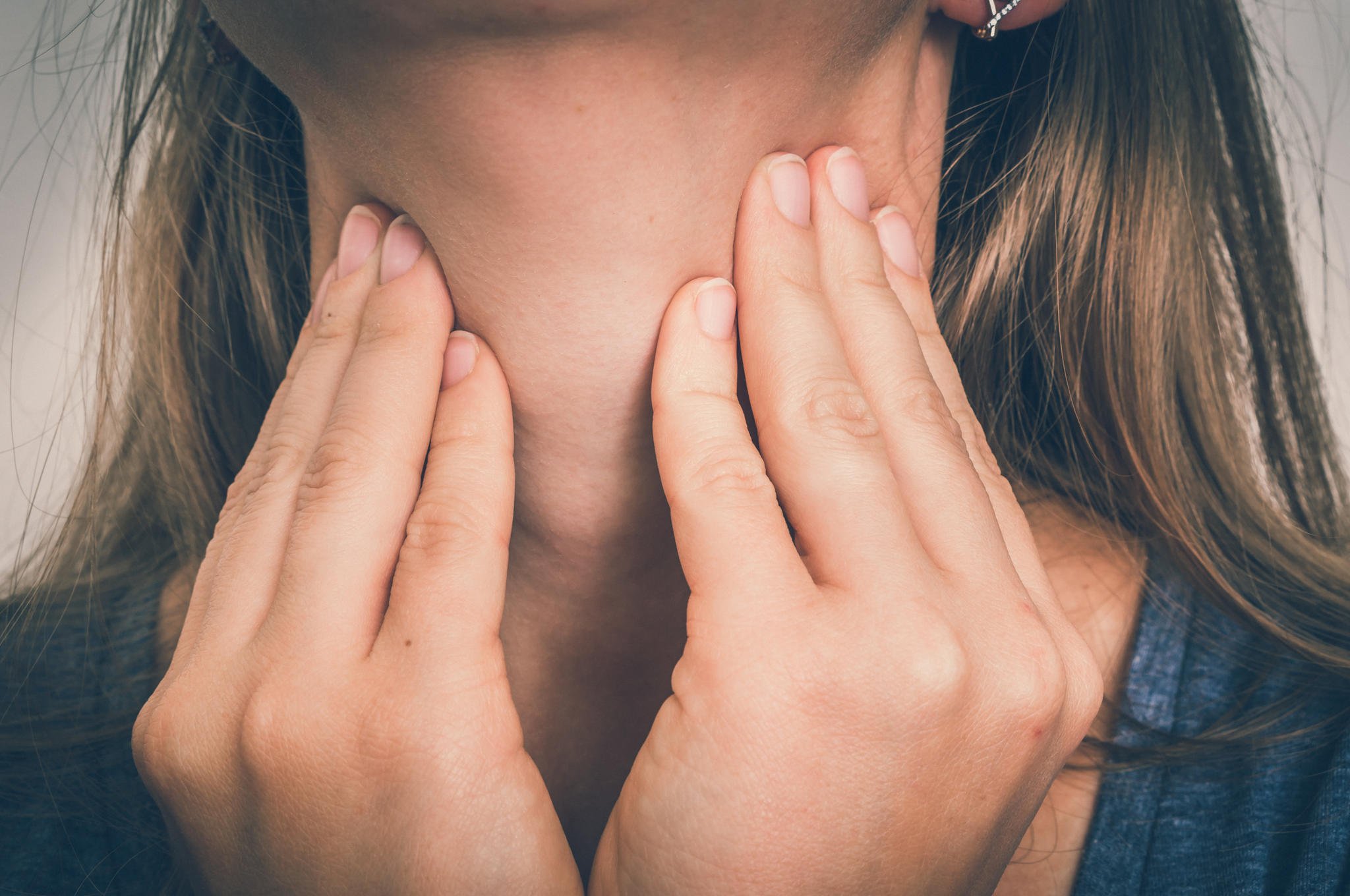 Halsschmerzen schnell lindern natürliche Mittel