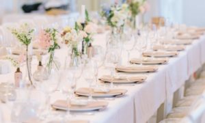 Tischdeko Hochzeit Farbschema Weiß Pastellrosa
