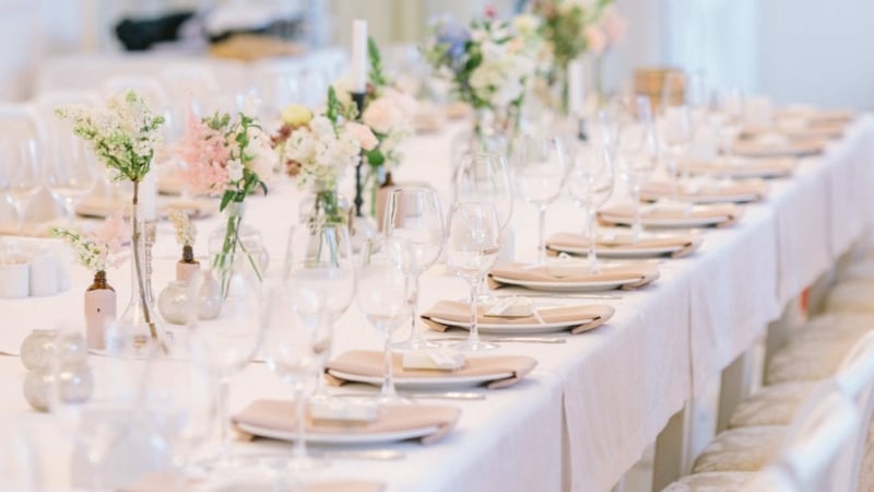 Tischdeko Hochzeit Farbschema Weiß Pastellrosa