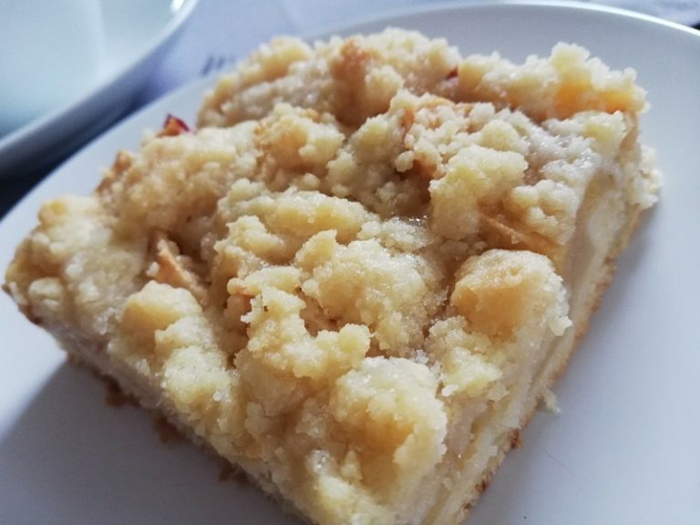 Veganer Apfelkuchen: 2 gesunde Rezepte für das beliebte Dessert - ZENIDEEN