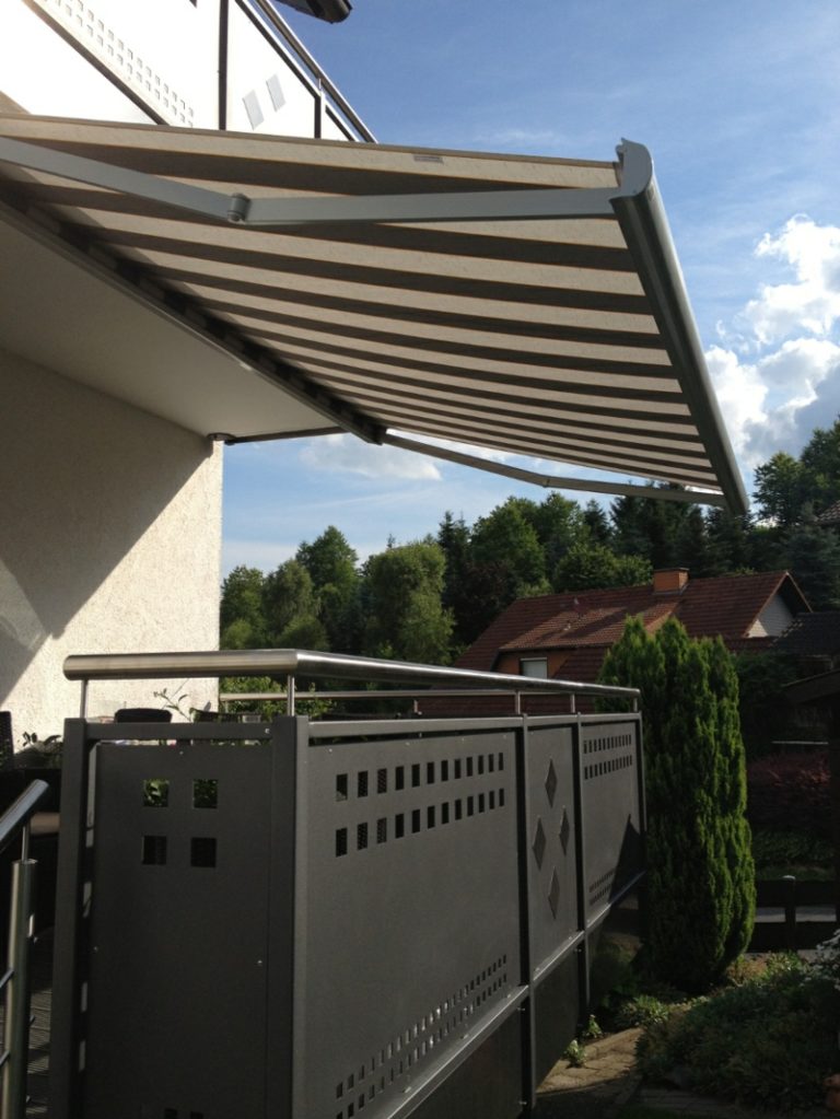 Markise Balkon eine herrliche Variante für Sonnen und Sichtschutz