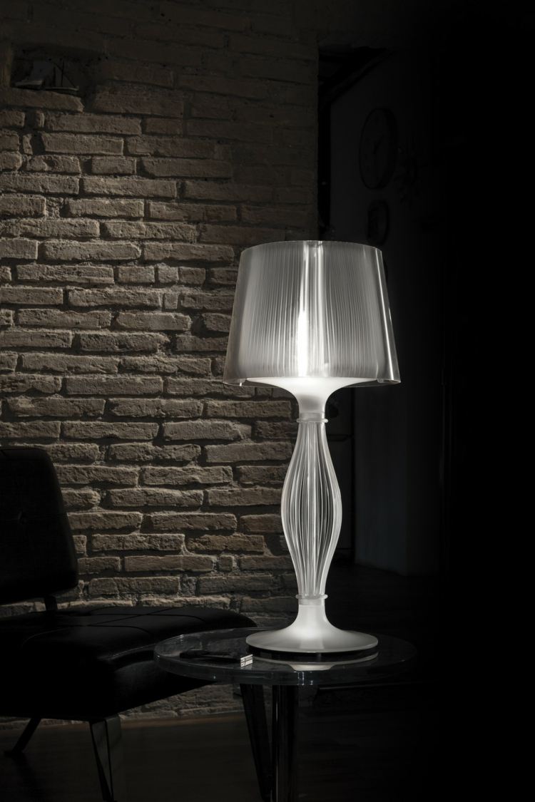 Stehlampe aus Glas Beistelltisch wirklich modern