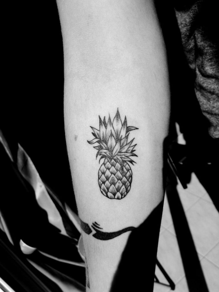 Ananas Tattoo coole Designs &amp; Bedeutung des Trendmotivs