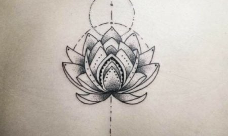 Lotus Tattoo Mandala symmetrisch stilvoll