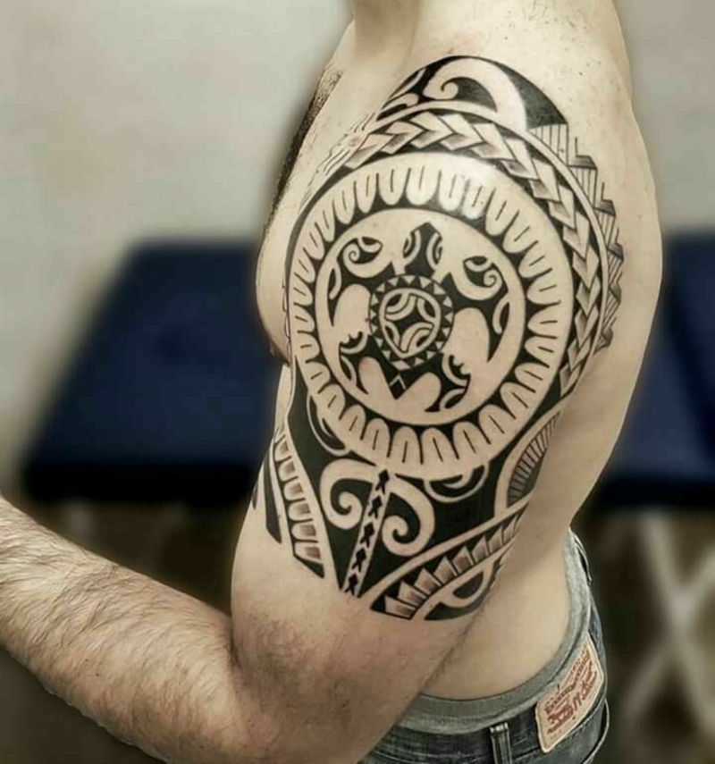 Turtle Tattoo polynesian Mann Schulter