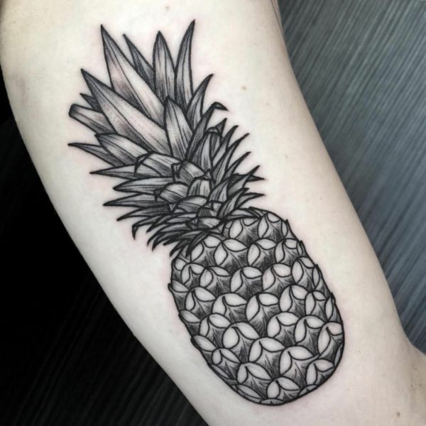 Ananas Tattoo coole Designs &amp; Bedeutung des Trendmotivs