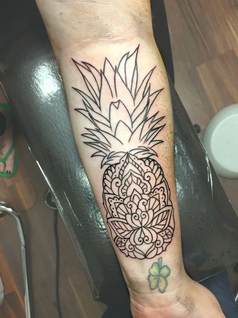 Tattooideen Ananas mit Mandala kombinieren