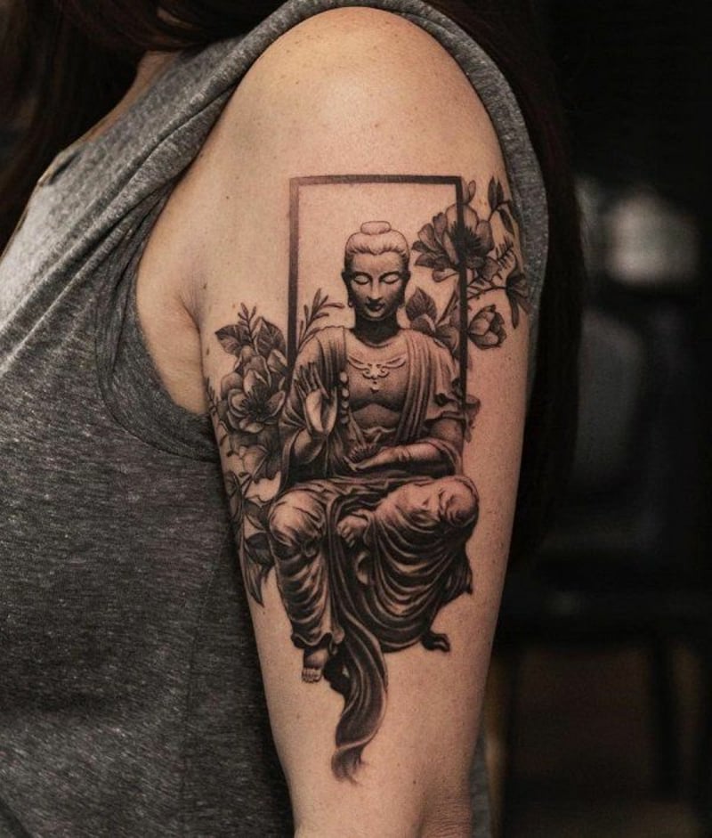 Tätowierung Schulter Buddha