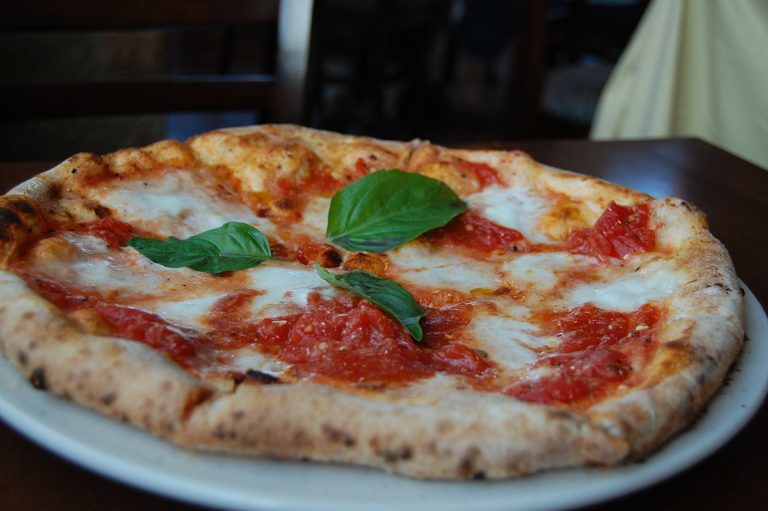 Pizza Margherita: das Originalrezept für die italienische Spezialität ...