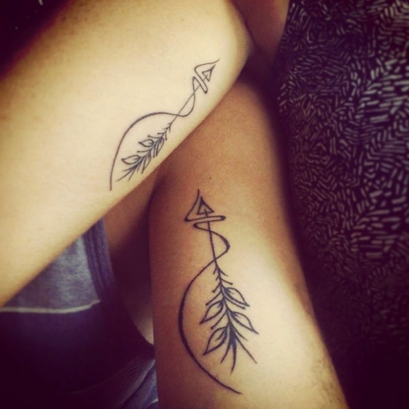 Tattoos für Paare Pfeile stilisiert