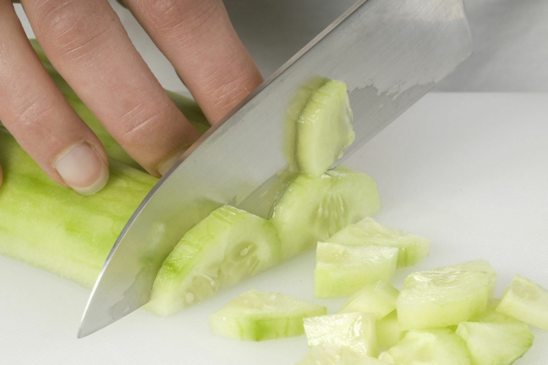 Rezepte Salate Gurke schneiden