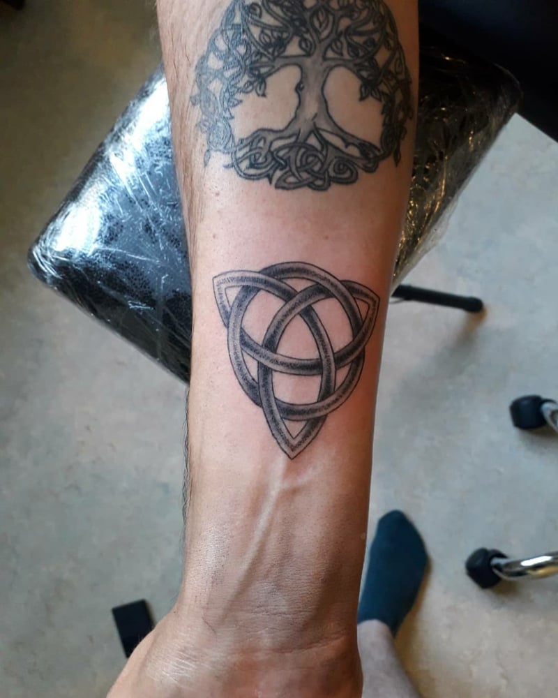 keltische Symbole Tattoos Lebensbaum Knoten