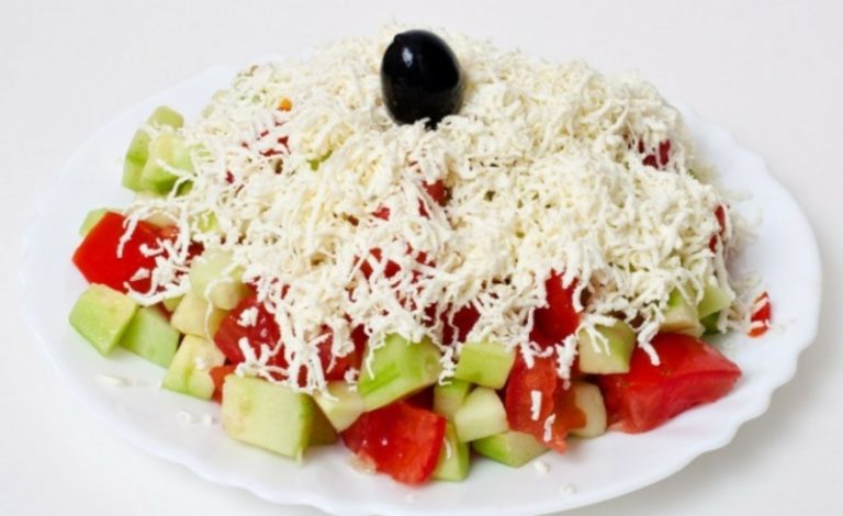 Schopska Salat: eine sommerliche Spezialität aus der bulgarischen Küche ...