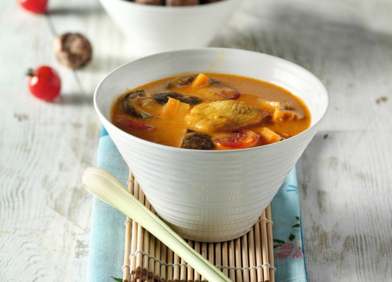 Asia Curry Suppe warm servieren