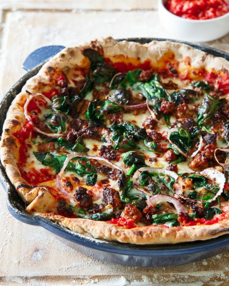 Chorizo Pizza mit Spinat