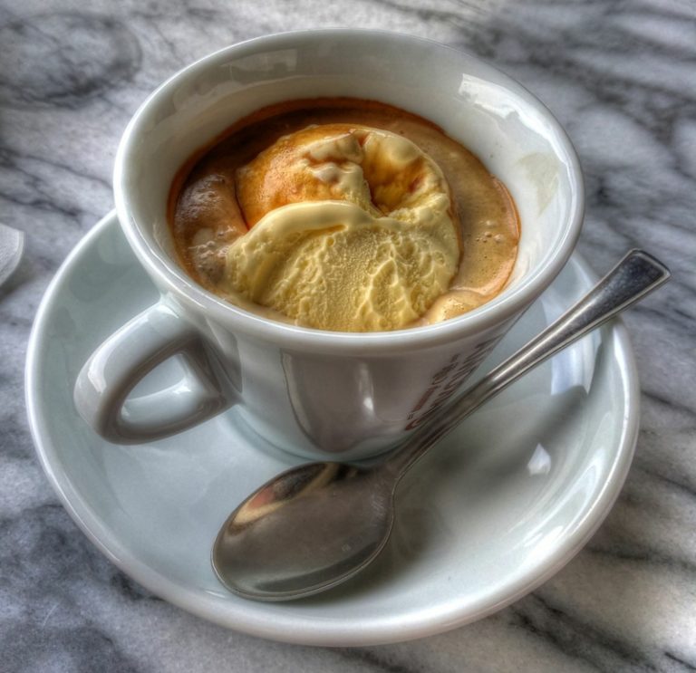 Vanilleeis mit Espresso - ein fantastisches italienisches Rezept - ZENIDEEN