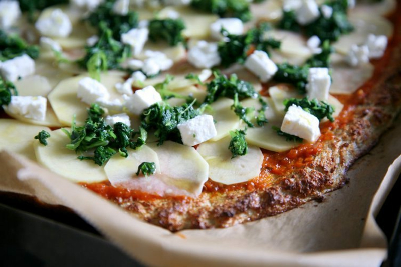 Pizza mit Gorgonzola und TK-Spinat