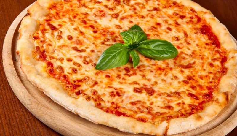 Oregano Pizza vegetarisch mit Käse