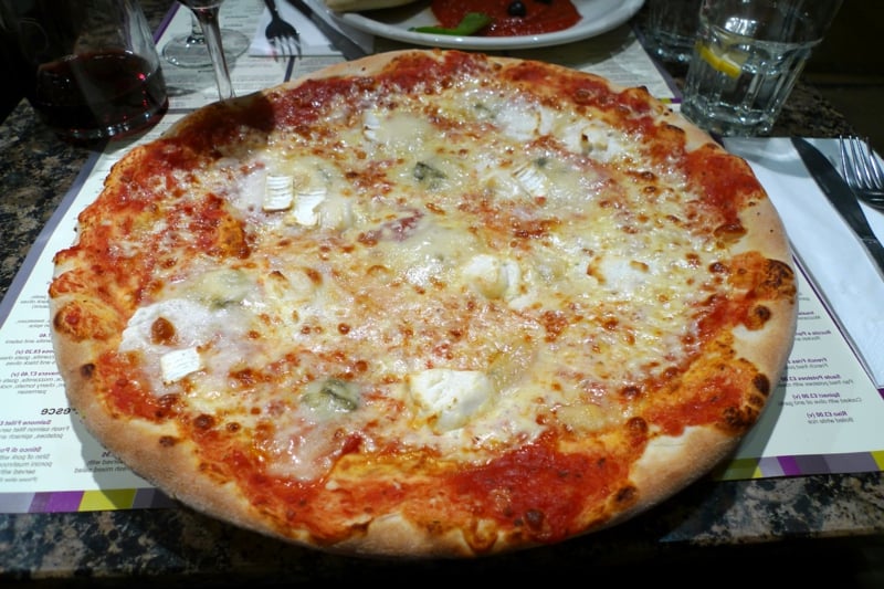 Pizza mit Gorgonzola Quattro Formaggi