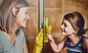 Duschkabine putzen mit Hausmitteln