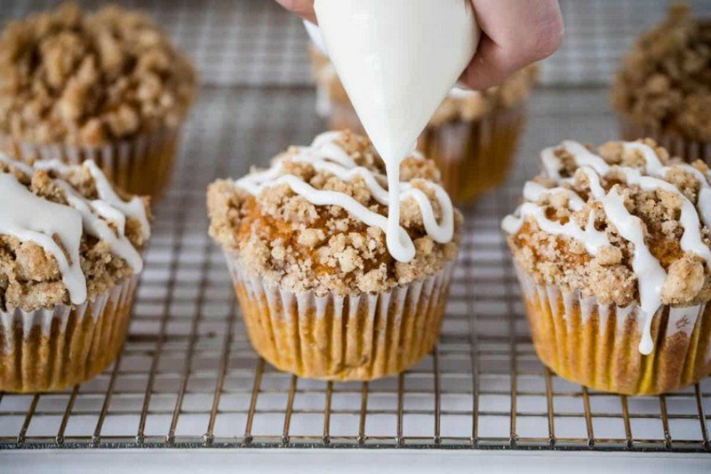 Muffins verzieren mit Zuckerguss