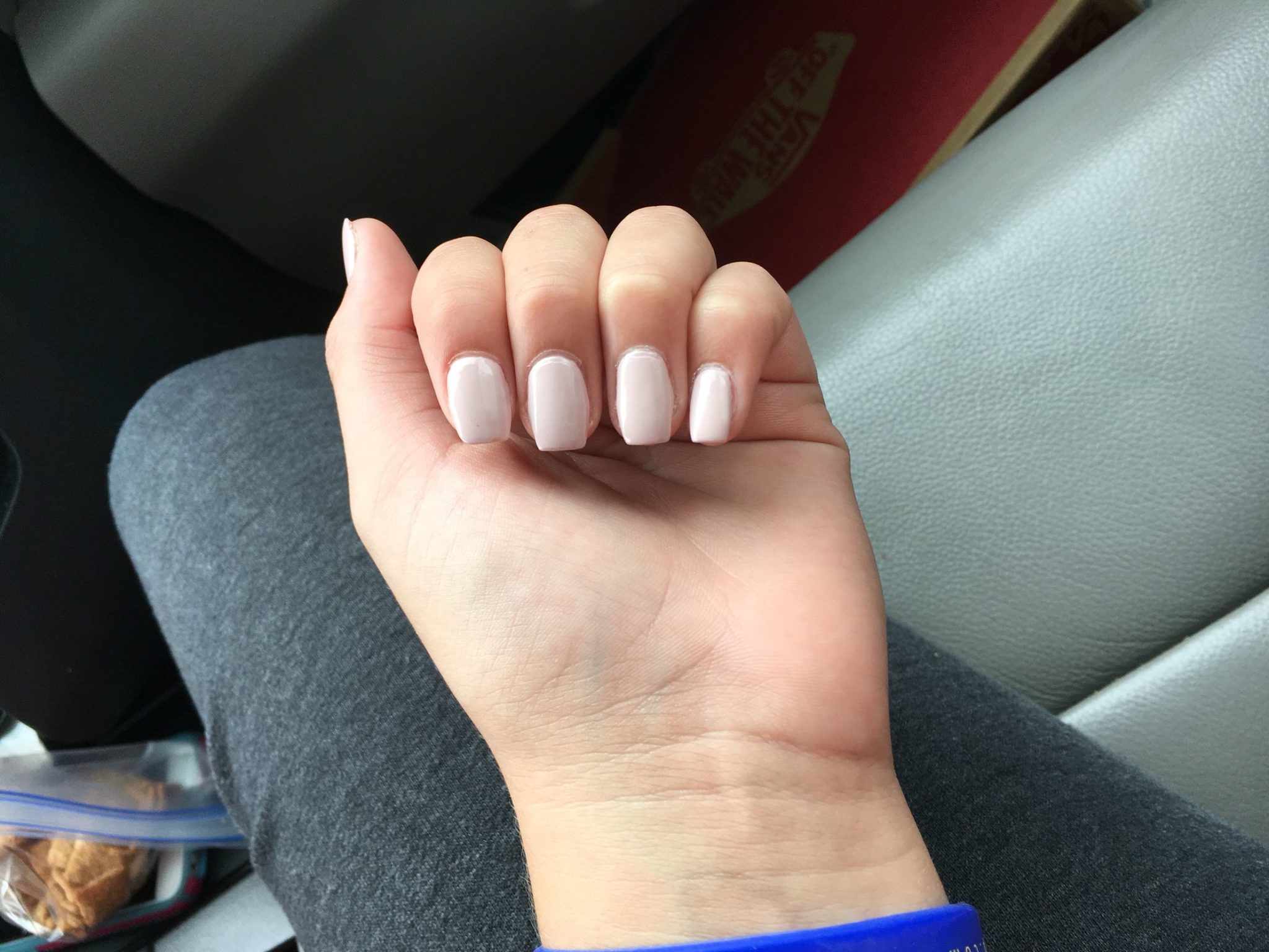 Eggshell Nails 30 stilvolle Designideen für hübsche Maniküren ZENIDEEN