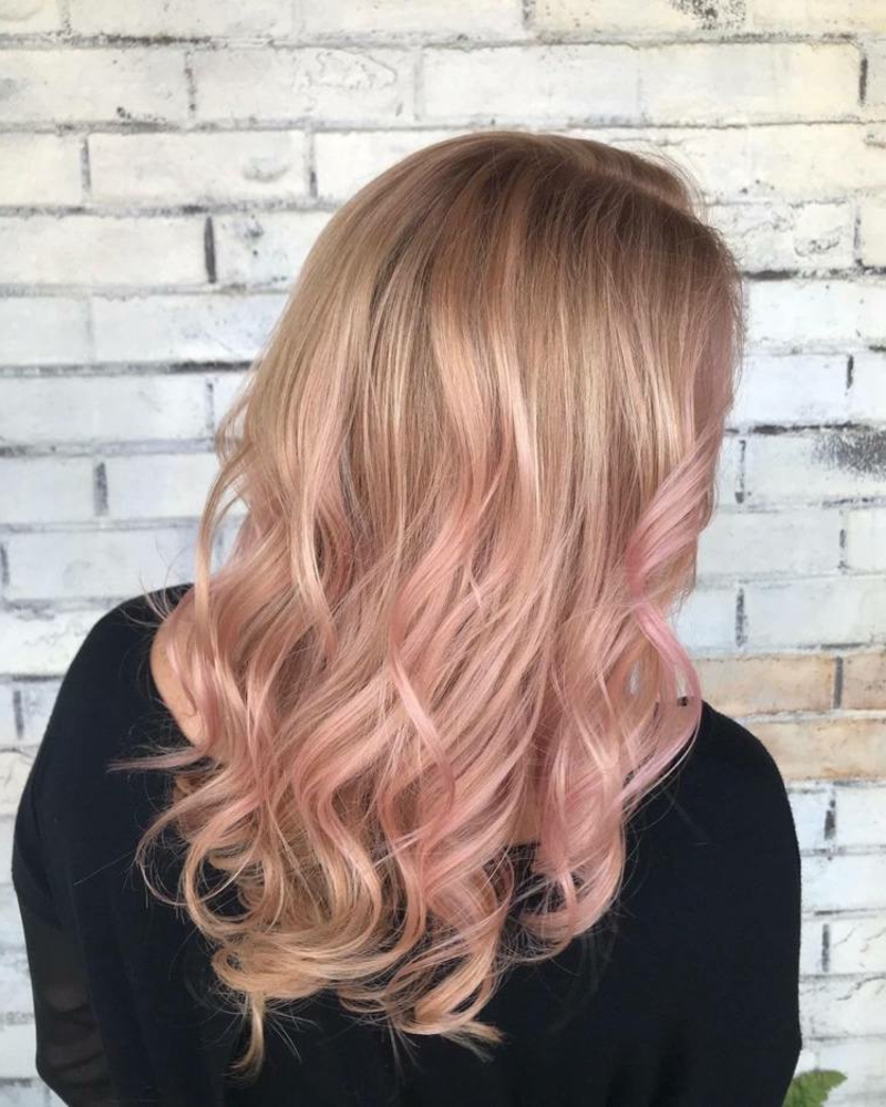 Haare rosa färben