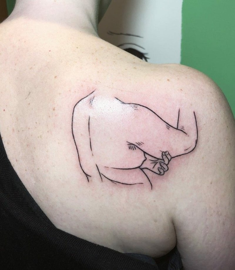 Tattoo Schulter Oberkörper mollig