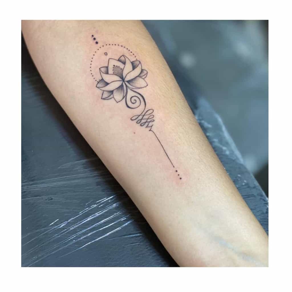 Unalome Tattoo mit Lotus