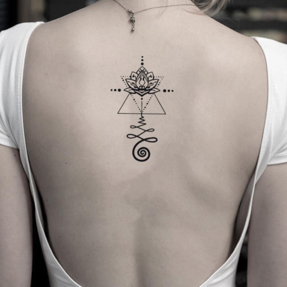 Tattoo Lotusblume Unalome Rücken Frau