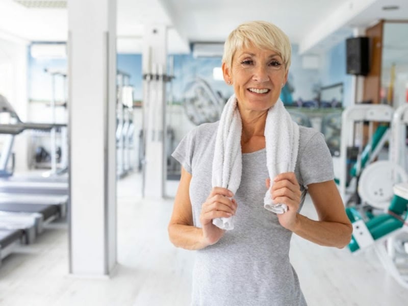 Bauch weg Übungen ab 50 ins Fitnessstudio gehen