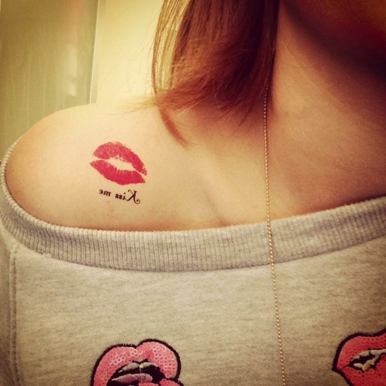 Kussmund Tattoos Bedeutung & inspirierende Designs