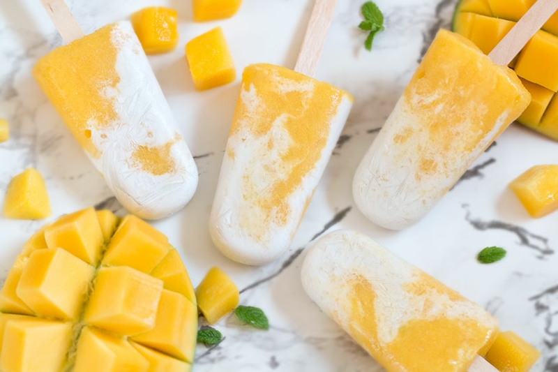köstliche Eislutscher mit Mango