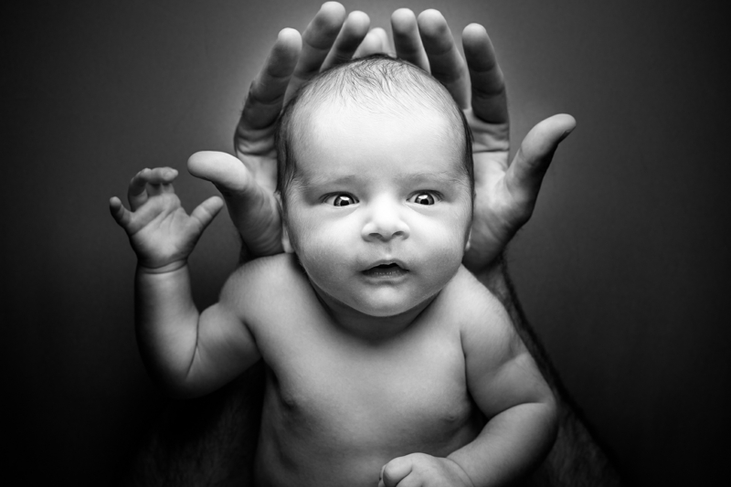Babyfoto professionell schwarz-weiß