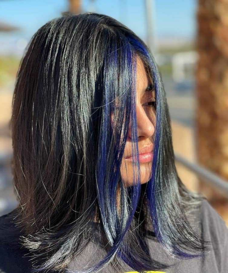 schwarze Haare aufpeppen blaue Highlights