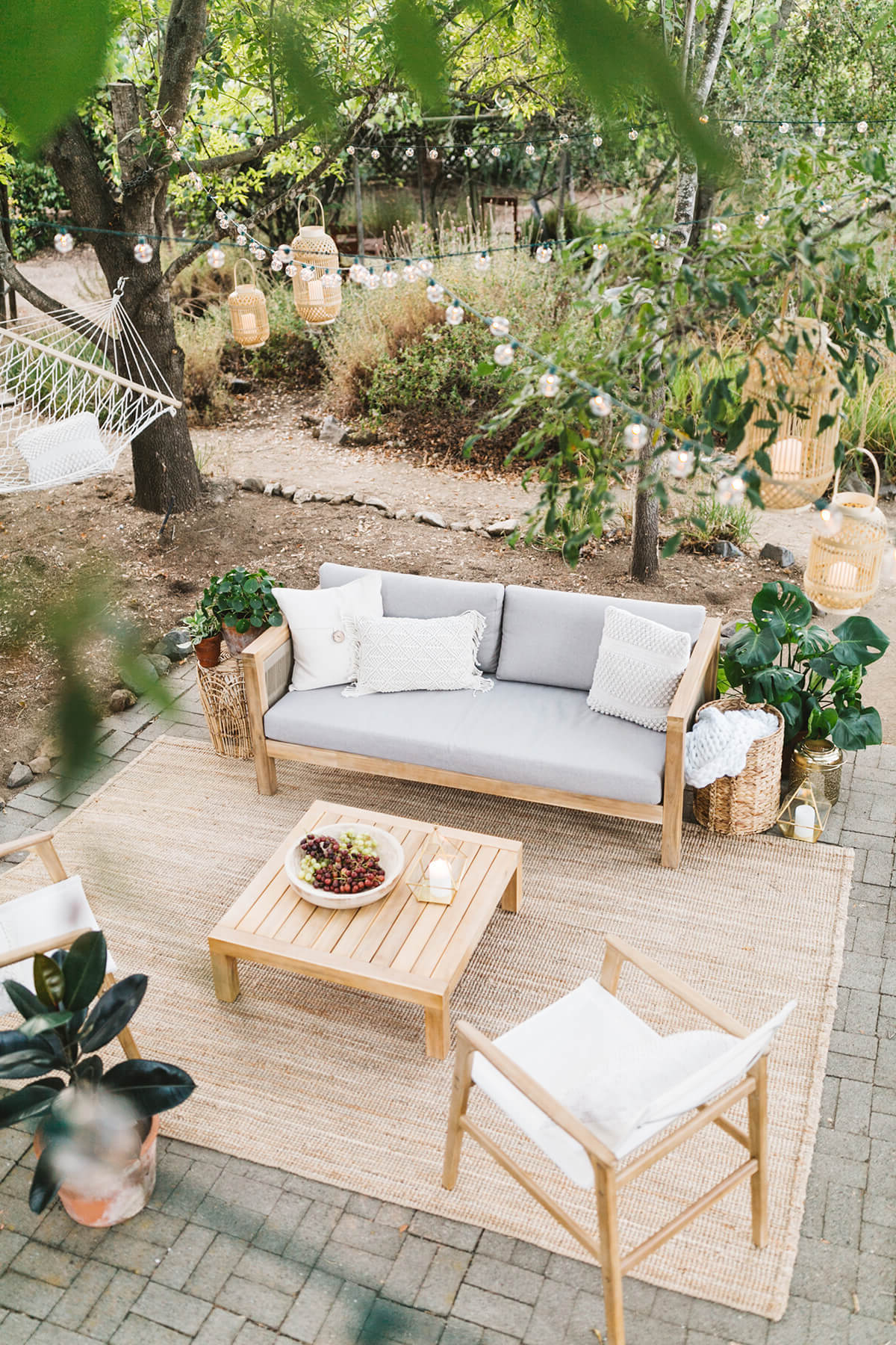 Wetterfeste Gartenmöbel für eine Sitzecke im Garten