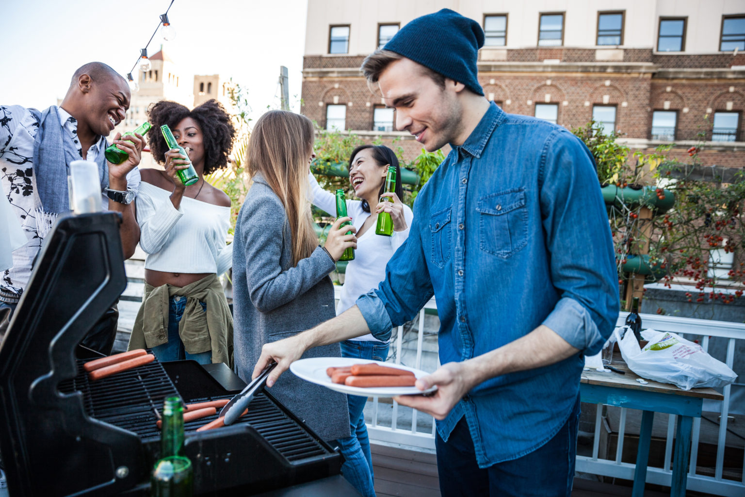 Grillen auf dem Balkon wann es erlaubt ist Balkon ZENIDEEN